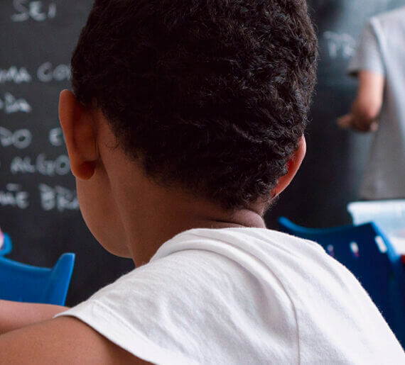 Abandono escolar cresce 197,8% em 2021: Como o Alicerce pode ajudar?