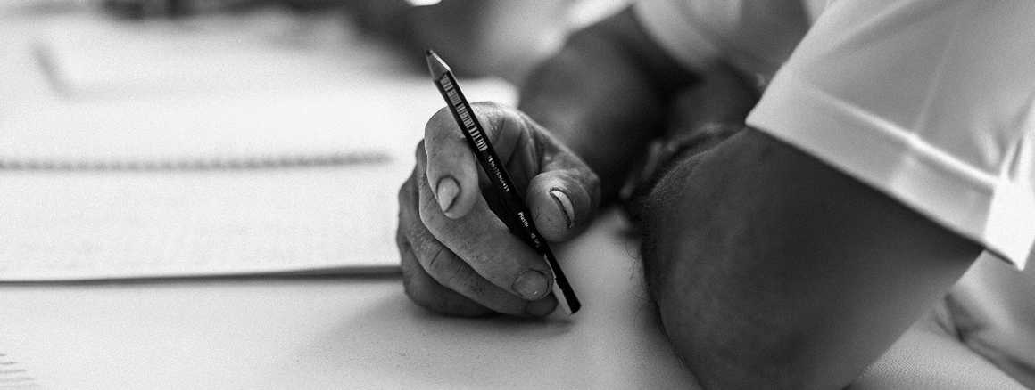 Brasil enfrenta desafio do analfabetismo funcional, mas iniciativas educacionais apontam caminhos de transformação